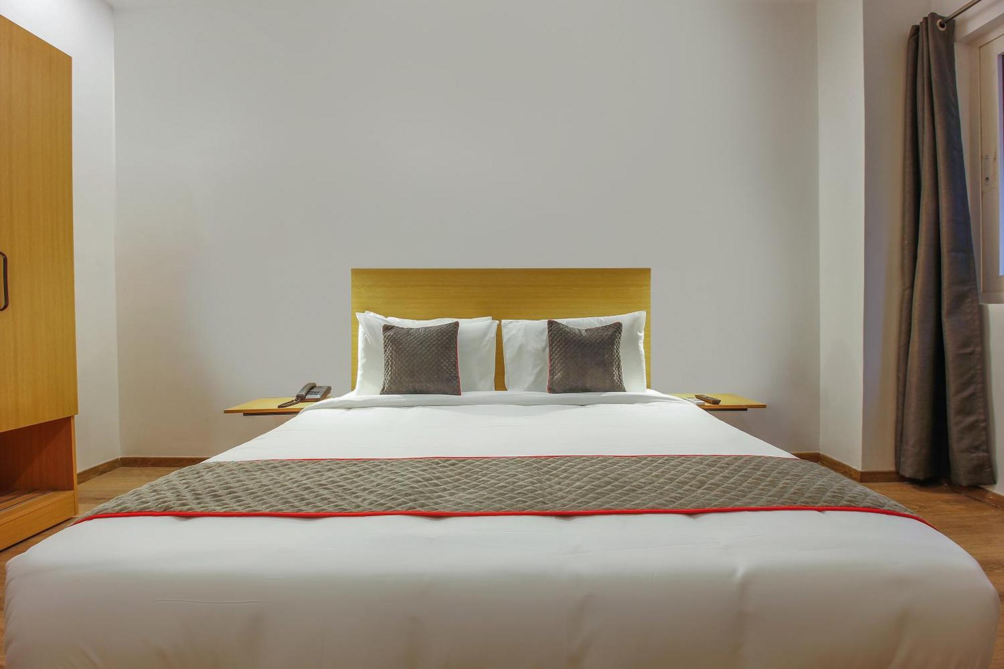 ホテル Townhouse White Ridge Shivam Road Lālāguda エクステリア 写真