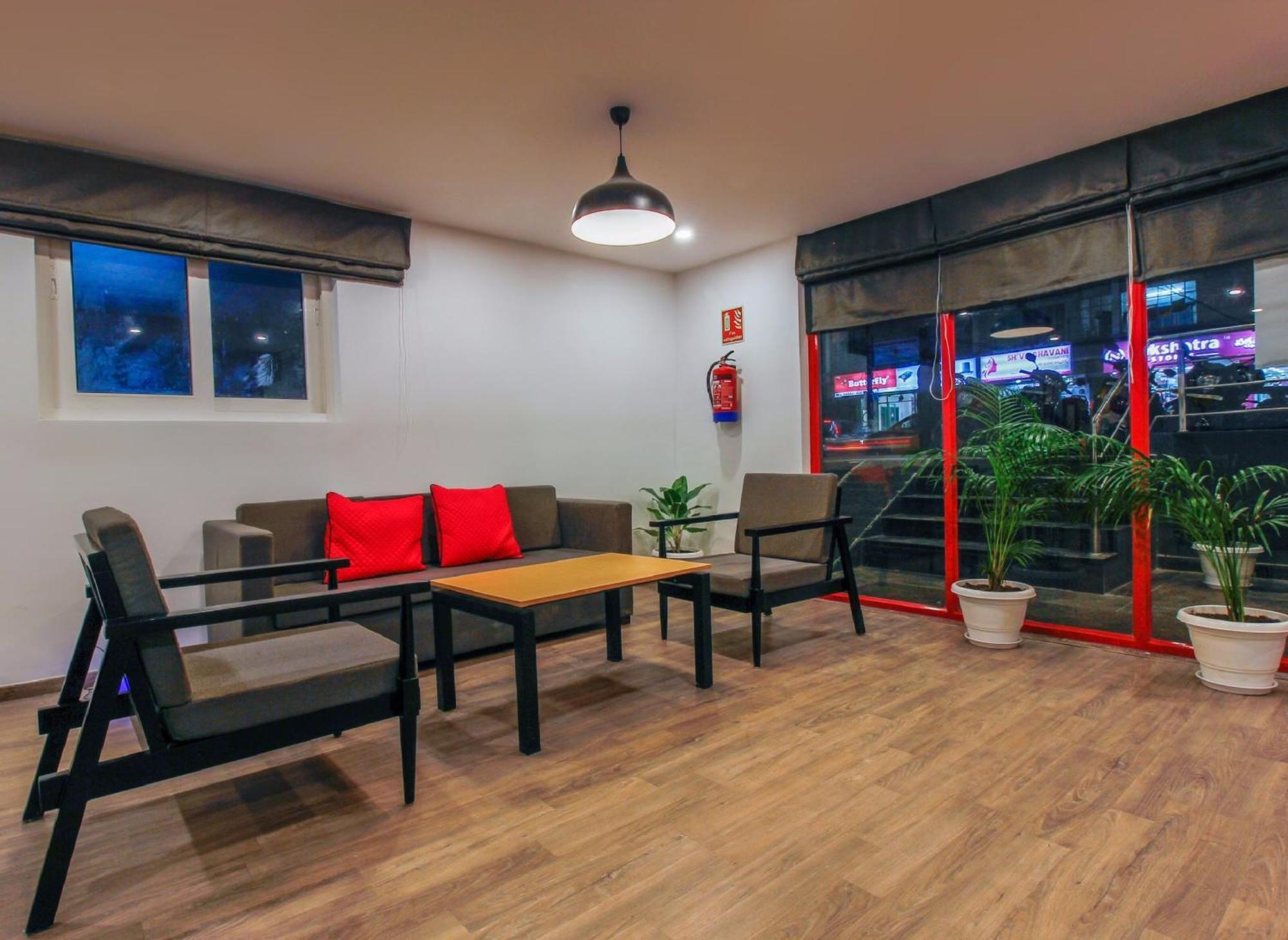 ホテル Townhouse White Ridge Shivam Road Lālāguda エクステリア 写真